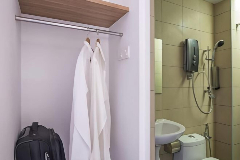 Bathroom 12