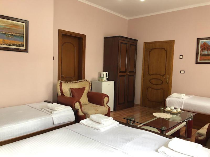 Others 3, Villa Garden, Beratit