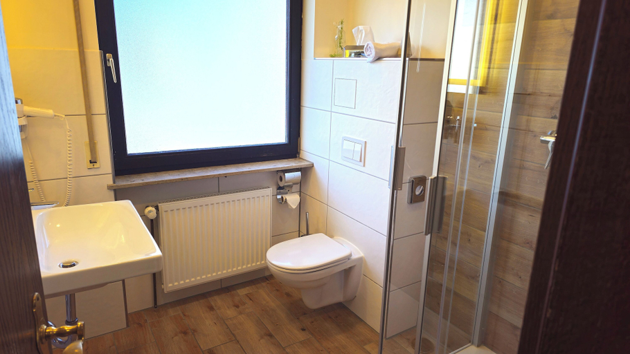 Bathroom 5, Hotel Avenue Altenfurt, Nürnberg