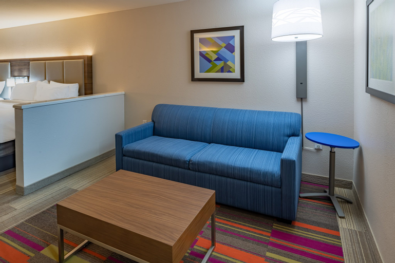 Holiday Inn Express & Suites N WACO AREA - WEST - Tap to explore photos