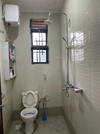 Bathroom, Oakridge Apartments, Kampala