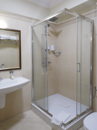 Bathroom 7