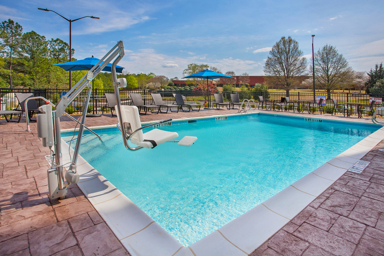 Sport & Beauty 5, Holiday Inn Express & Suites COVINGTON by IHG, Newton