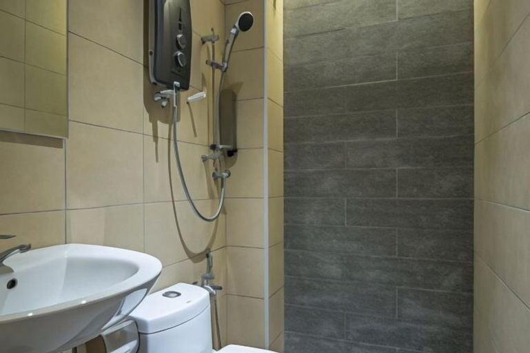Bathroom 10