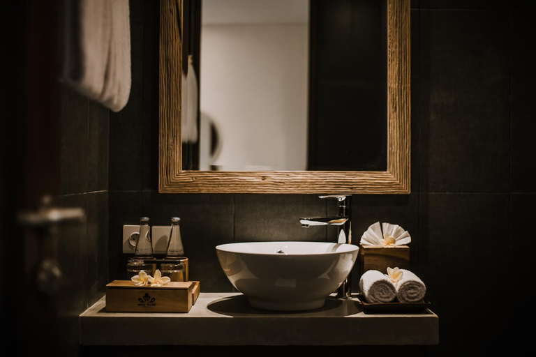 Bathroom 28