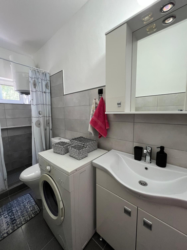Others 4, Apartments Androvic