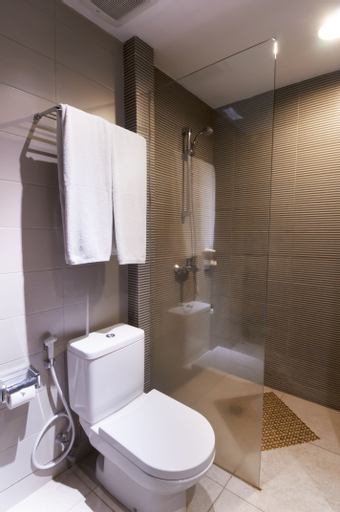 Bathroom 10