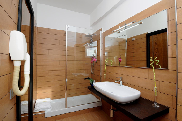 Bathroom 4, Hotel Euro House Suites, Rome