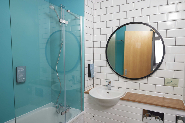 Bathroom 3, Holmfield Arms By Greene King Inns, Wakefield