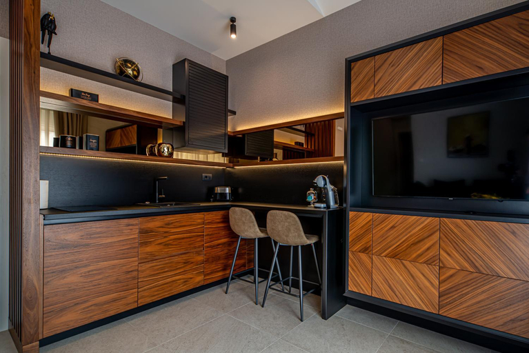 Others 5, Enyana Luxury Suites
