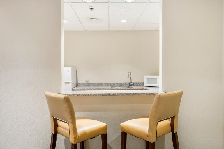 Dining Room 15