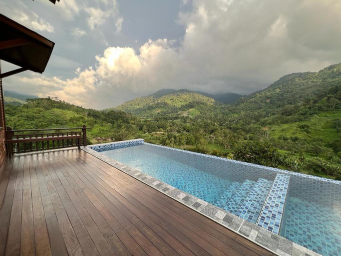 Sport & Beauty 2, Tuah D Manggis Janda Baik Private Infinity Swimming Pool with Magnificent Gunung Nuang View, Bentong