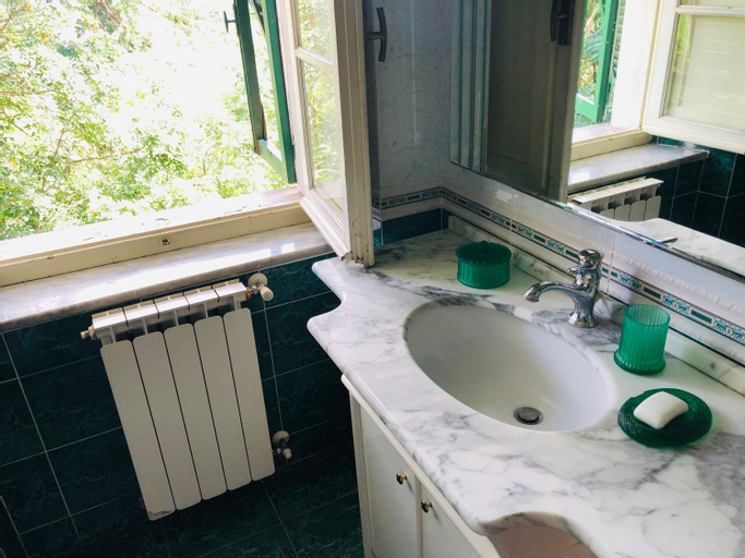 Bathroom 4