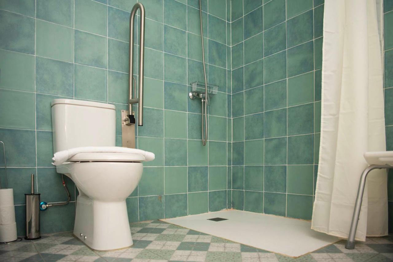 Bathroom 3, Castillo de Bulbuente de Luis Zueco, Zaragoza