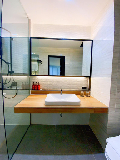 Bathroom 8