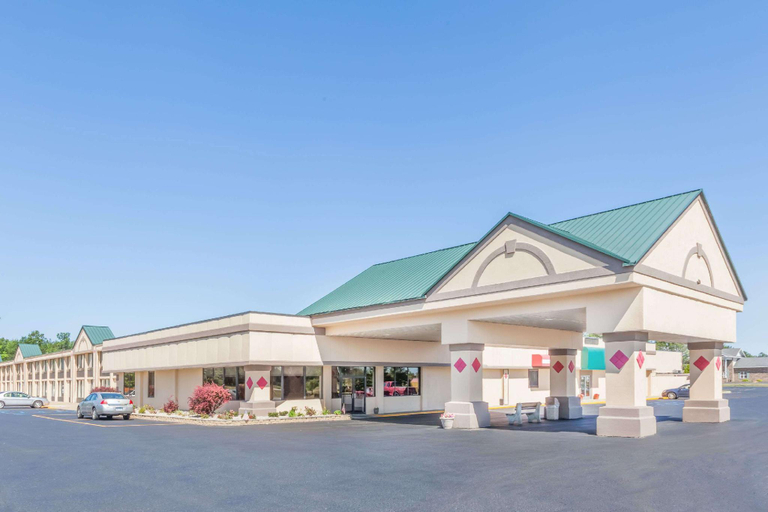Exterior & Views 2, Quality Inn & Suites, Crawford