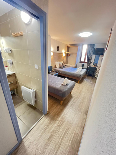 Bathroom 3, Hotel Du Cheval Blanc Barcelonnette, Alpes-de-Haute-Provence
