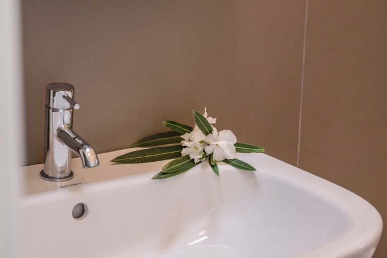 Bathroom 2, Villa Valletta 1 & 2, Lecce