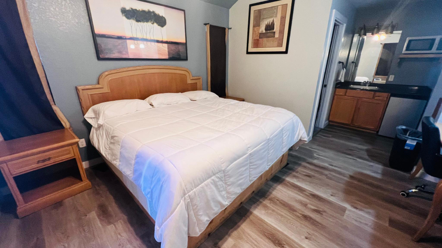 Bedroom 2, Texas Lodge Kenedy, Karnes
