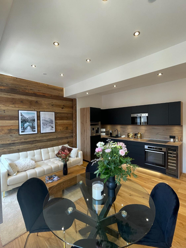 Others 5, Le Chalet de l'Horloge, Savoie