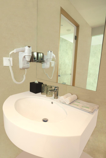 Bathroom 14