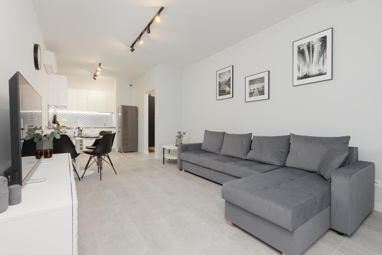 Others 5, Apartment with Balcony by the Park in Lodz by Renters Prestige, Łódź