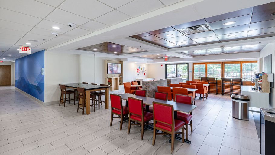 Food & Drinks 5, Holiday Inn Express & Suites PROSPECT HEIGHTS by IHG, Cook