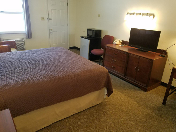 Bedroom 3, West Plains Motel, Howell