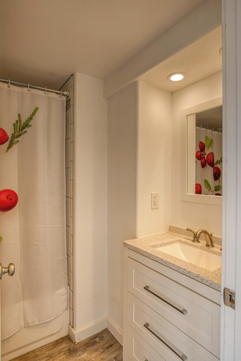Bathroom 3, Ocean Spray Beach Resort, Grays Harbor