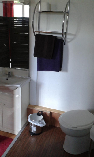 Bathroom 2, Hotel Moderne, Calvados