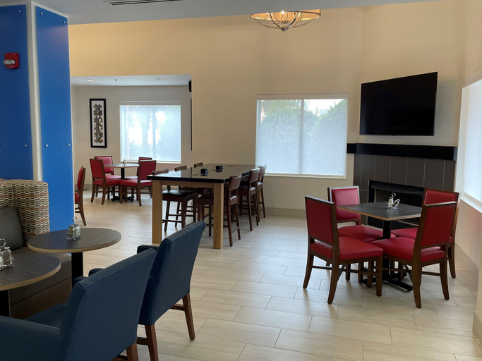 Food & Drinks 5, Holiday Inn Express & Suites BLUFFTON @ HILTON HEAD AREA by IHG, Beaufort
