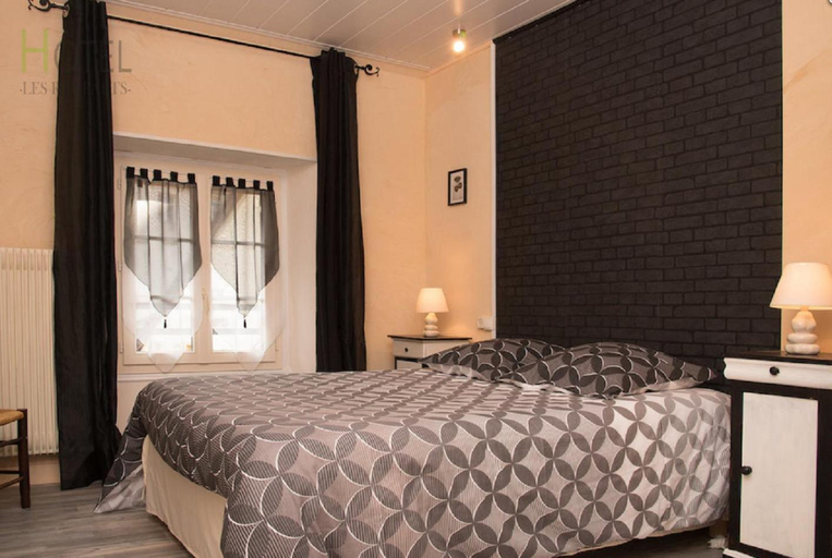 Bedroom 4, Hotel Les Remparts, Jura