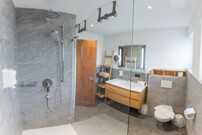 Bathroom 3, Appartement- und Wellnesshotel Charlotte - 3 Sterne Superior, Innsbruck Land