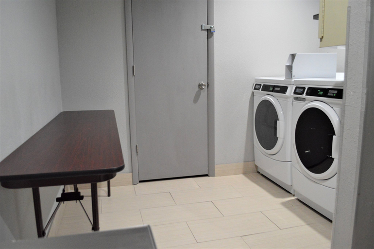 Bathroom 5, Holiday Inn Express & Suites BATESVILLE by IHG, Independence