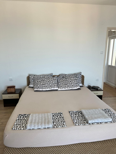 Others 3, Apartments Androvic