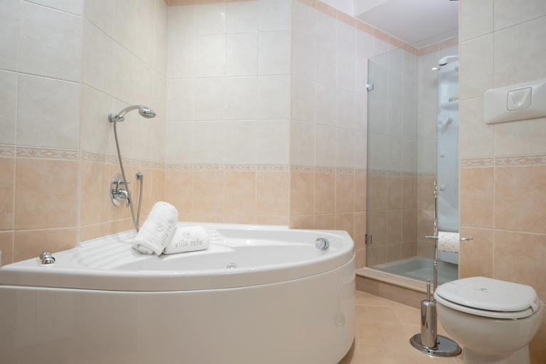 Bathroom 2, Villa Rufo, Caserta
