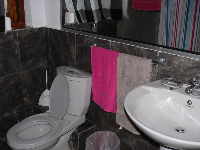 Bathroom 2, Gastehaus Isabella, Beruwala