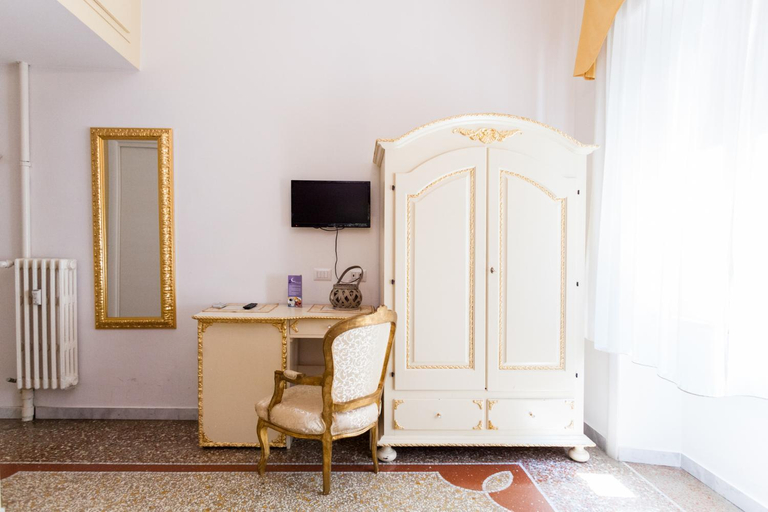 Facilities 3, Re di Luna B&B, Roma
