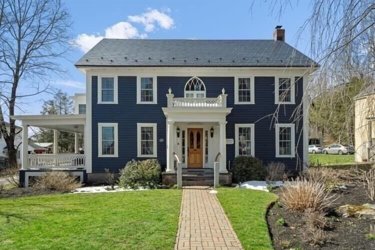 Exterior & Views
