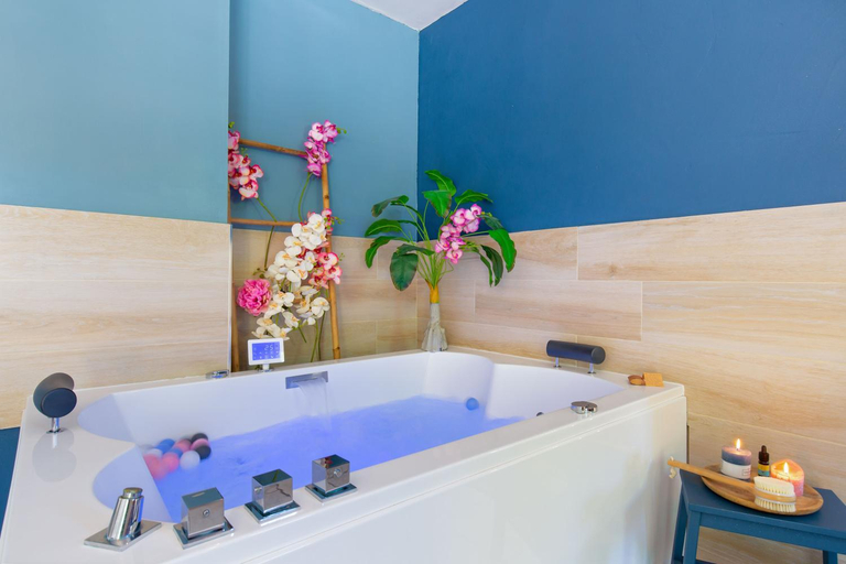 Others 4, Appartement Jacuzzi Love Room Jacuzzi, Var