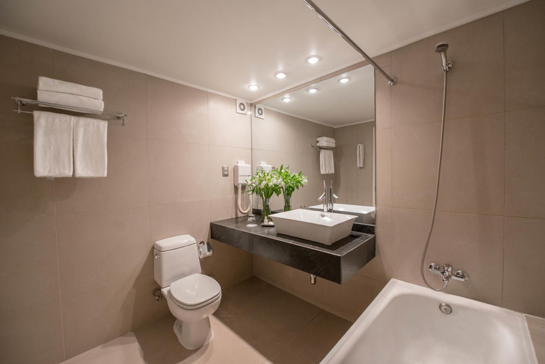 Bathroom 3, Hotel RP, Cautín