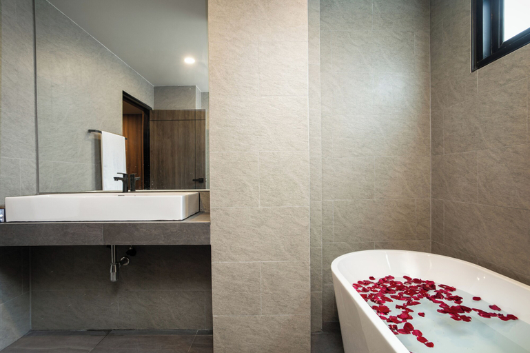 Bathroom 5, 3 Double U - Kalim Sea View, Phuket Island