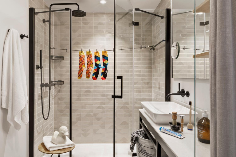 Bathroom 16
