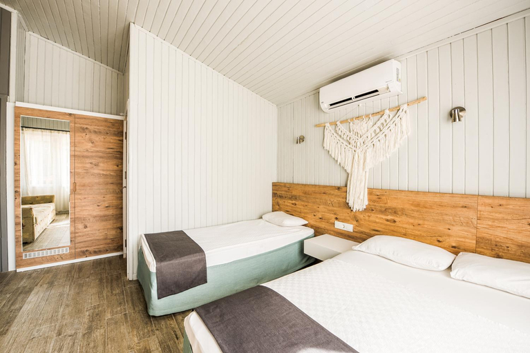 Bedroom 2, Leda Beach Hotel, Manavgat