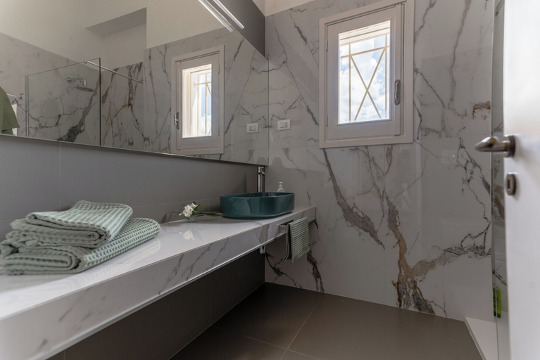 Bathroom 3, Villa Valletta 1 & 2, Lecce