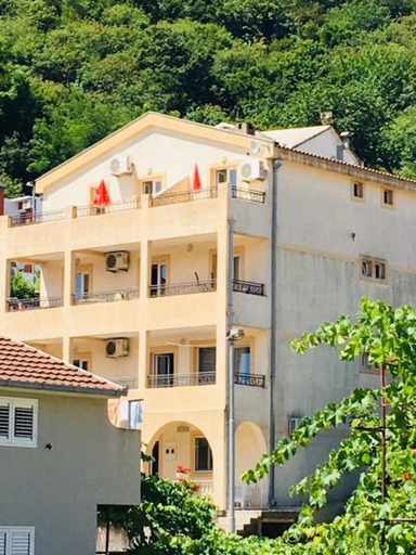 Others 2, Apartments Manojlovic