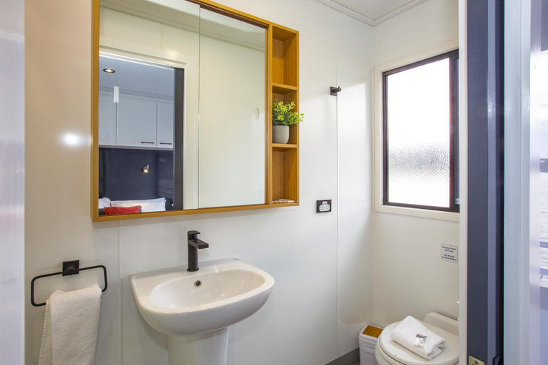 Bathroom 2, All Seasons Houseboats, Mildura - Pt A