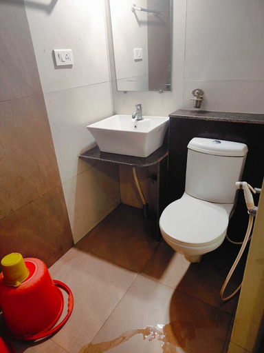 Bathroom 4, Hotel Gokarna International, Uttara Kannada