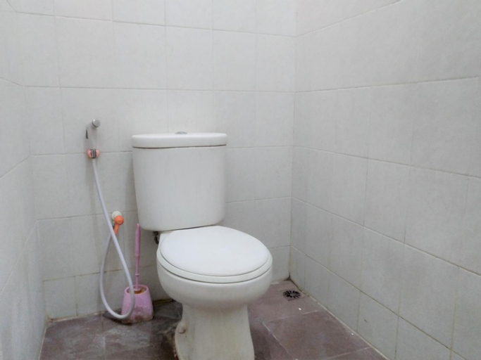 Bathroom 14