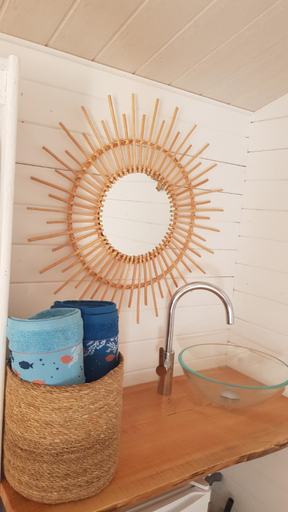 Bathroom, La lyalis, Var